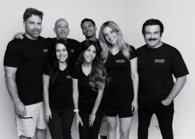 Tradición, la obra que habla sobre el amory  la amistad