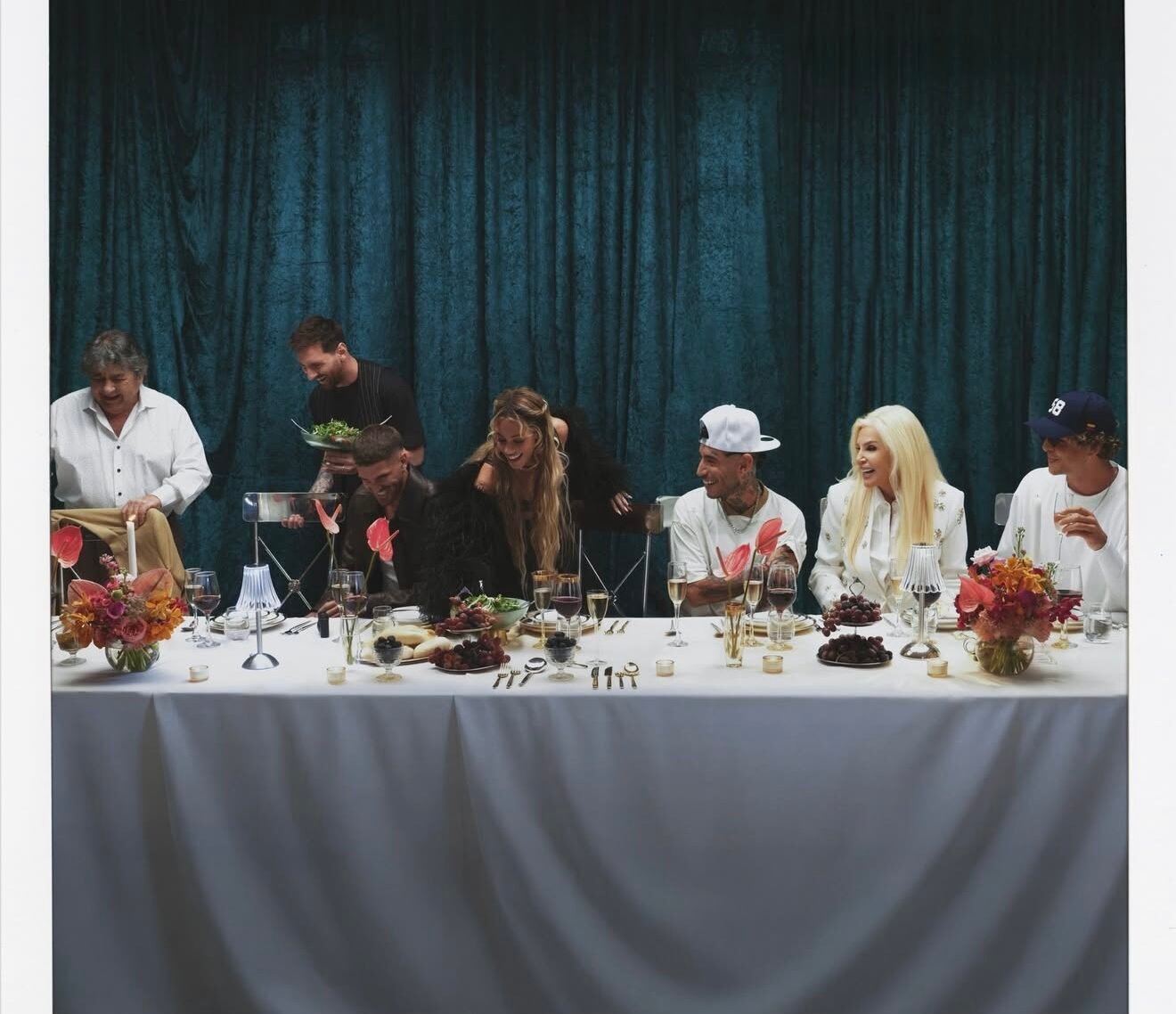 Tini lanzó “Dos amantes” junto a Susana Giménez,Rodrigo de Paul y Messi